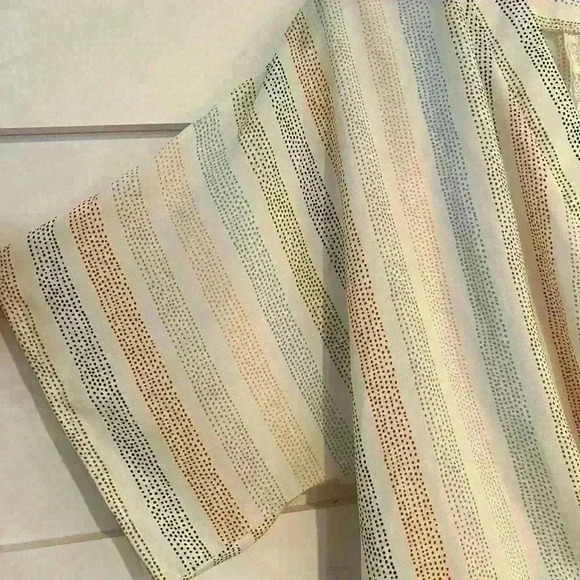 Sadie & Sage White Short Sleeve V Neck Blouse with color dots- Size Small- EUC - Picture 2 of 5